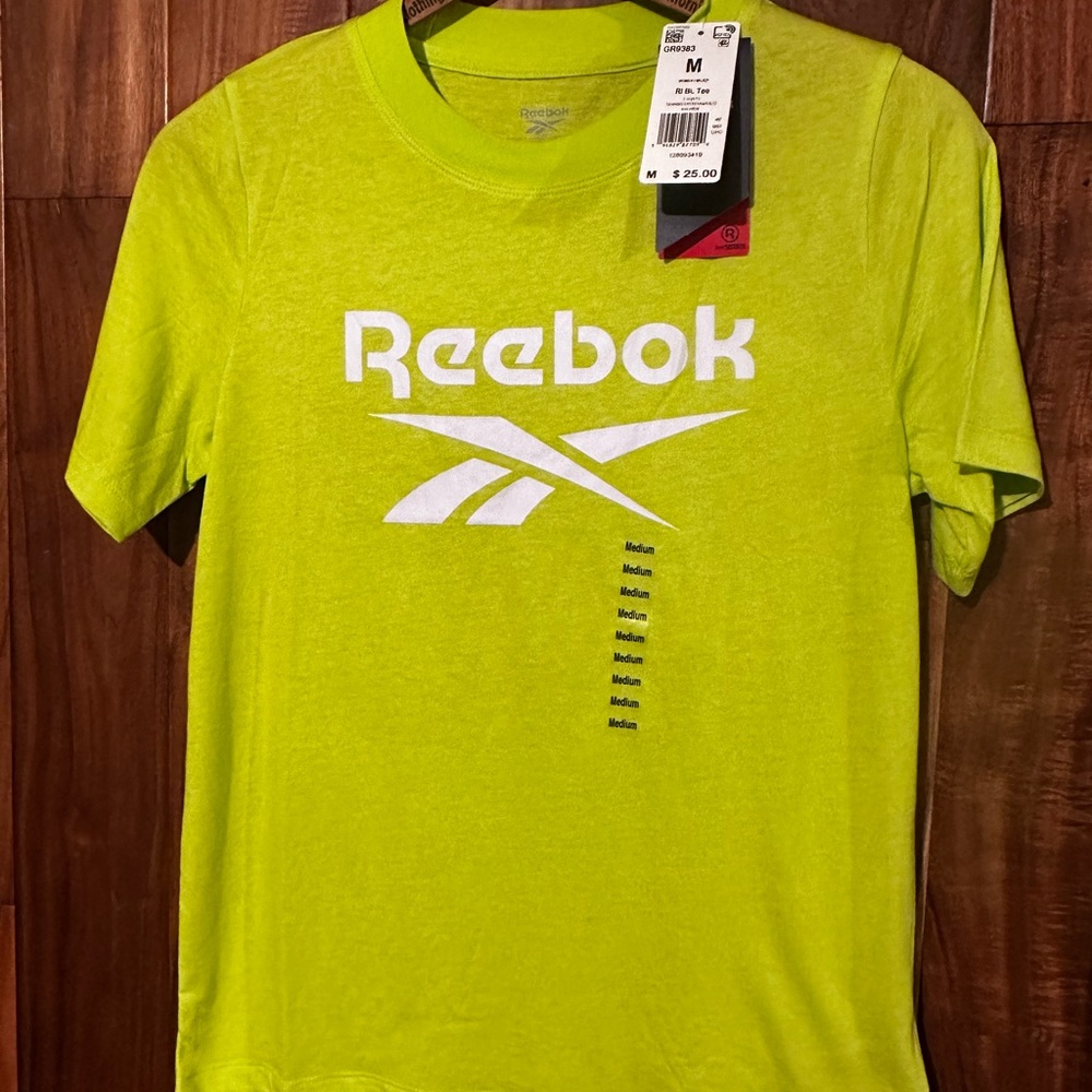 Reebok medium men’s t shirt NWT